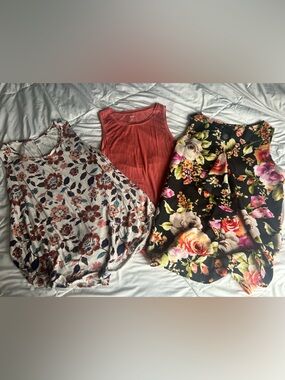 Women’s Tank Top bundle (S-M)